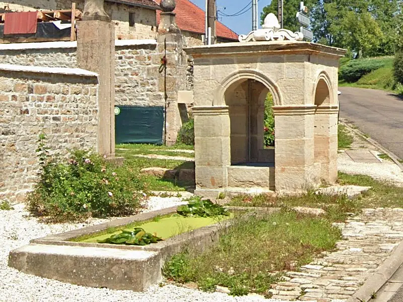 Fontaine de Les Loges