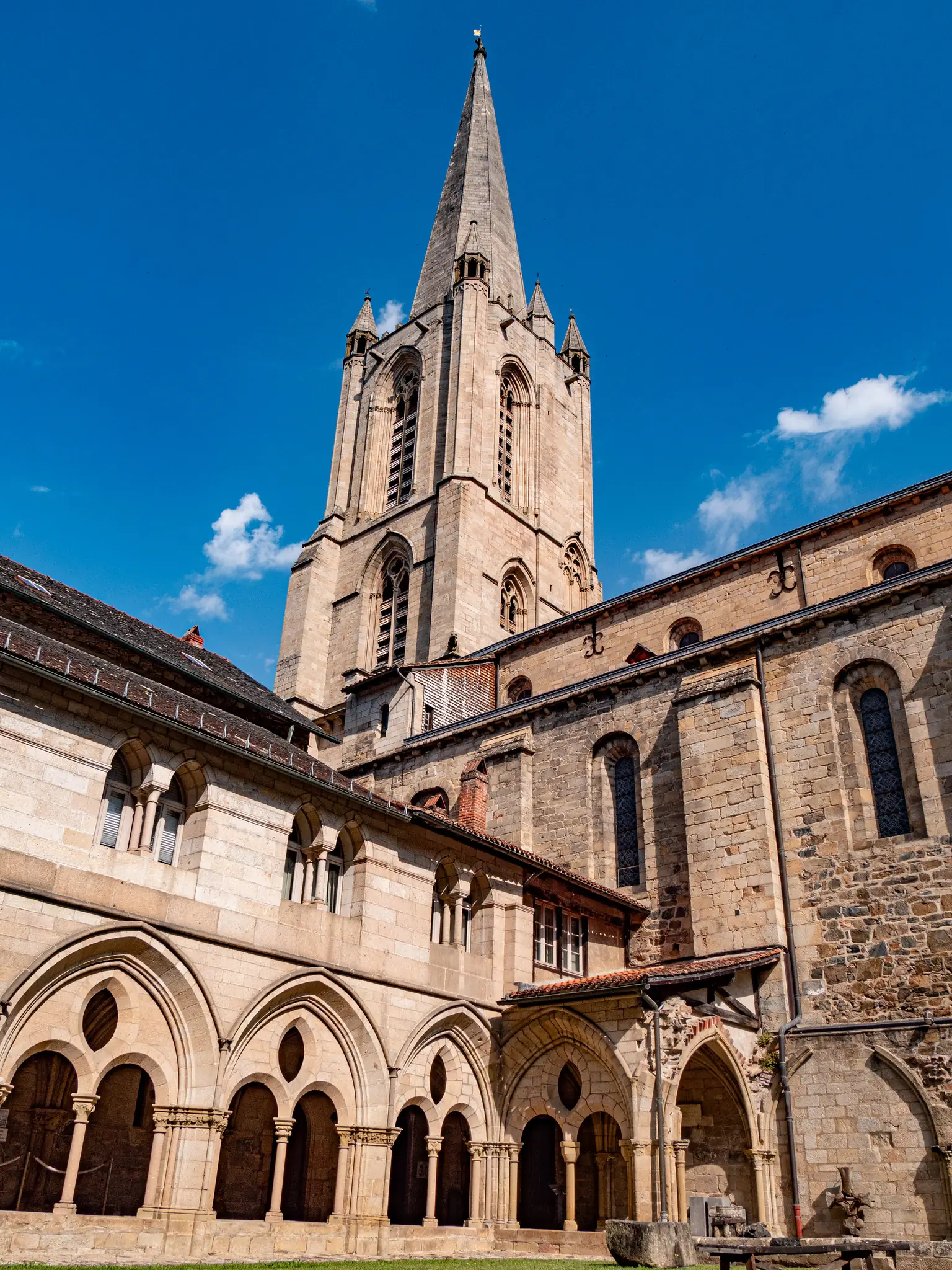 Le cloître de la cathédrale de Tulle