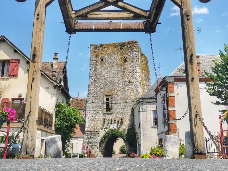 Visite de la cité médiévale de Mennetou