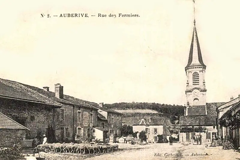 La rue des fermiers à Auberive