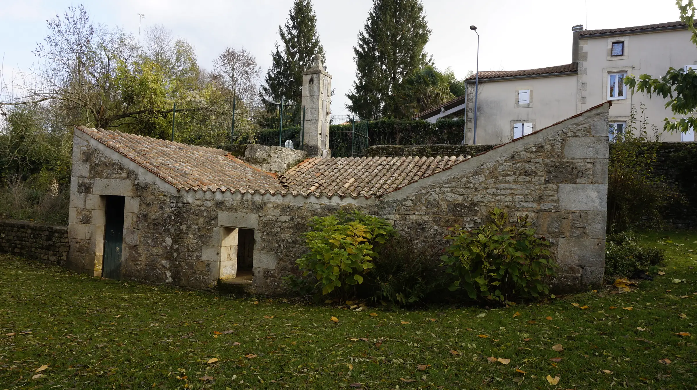 Lavoir du Plet, lavoir de la Vergne, lavoir La Sablière, lavoir Fondmorand, lavoir de la grande fontaine.