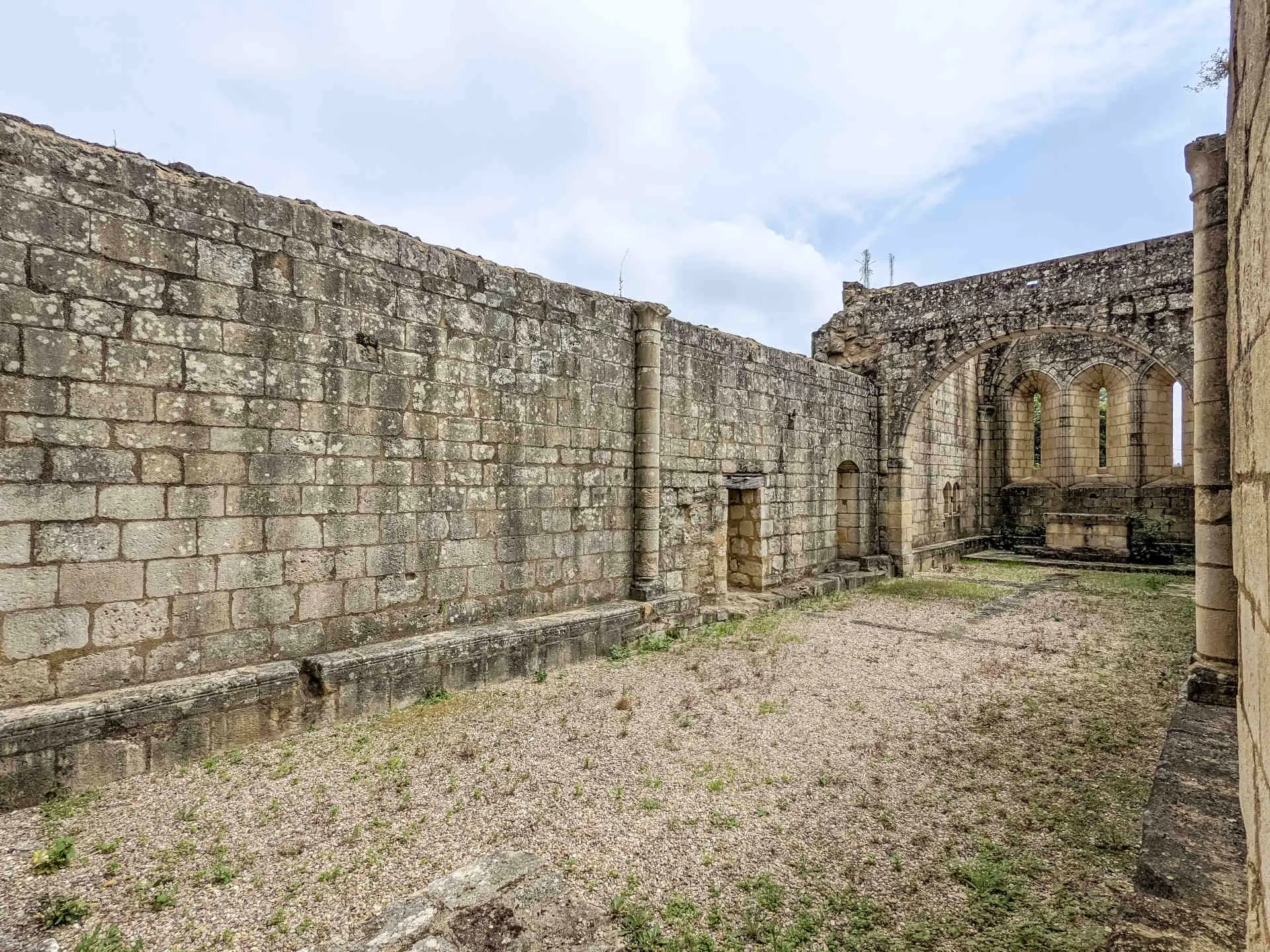 Ruines de la chapelle de Villemartin