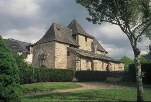 Eglise romane fortifiée du 13 ème siècle