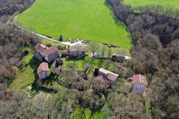 Hameau médiéval de Saint-Caprazy