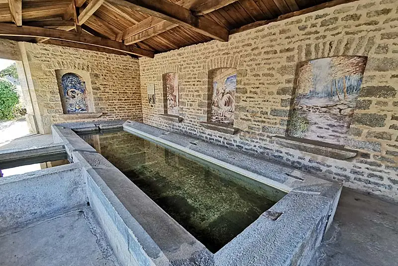 Les fresques du lavoir d'Aujeurres