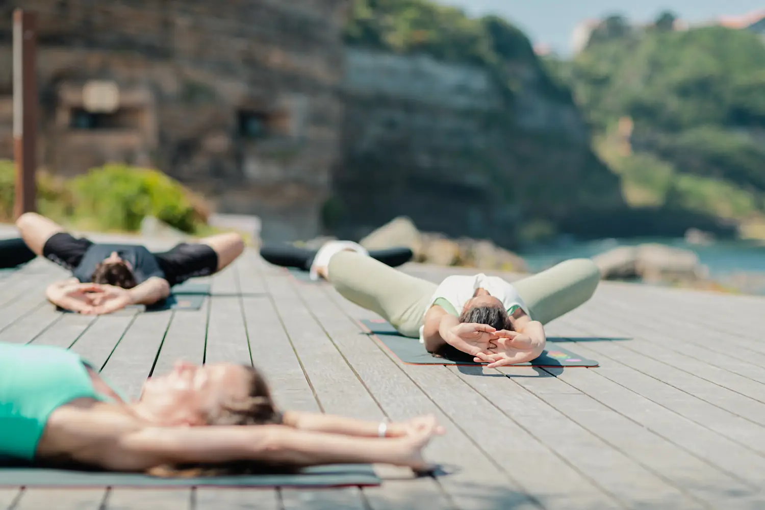 Yoga face à l'océan