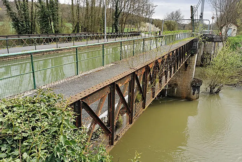 Ouvrages d'art du canal à Condes