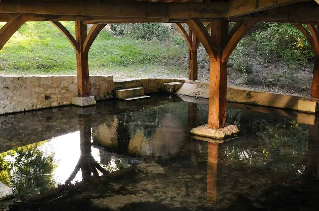 Fontaine et lavoir Saint-Vincent