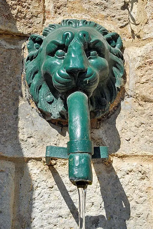 Fontaine de Noidant-le-Rocheux
