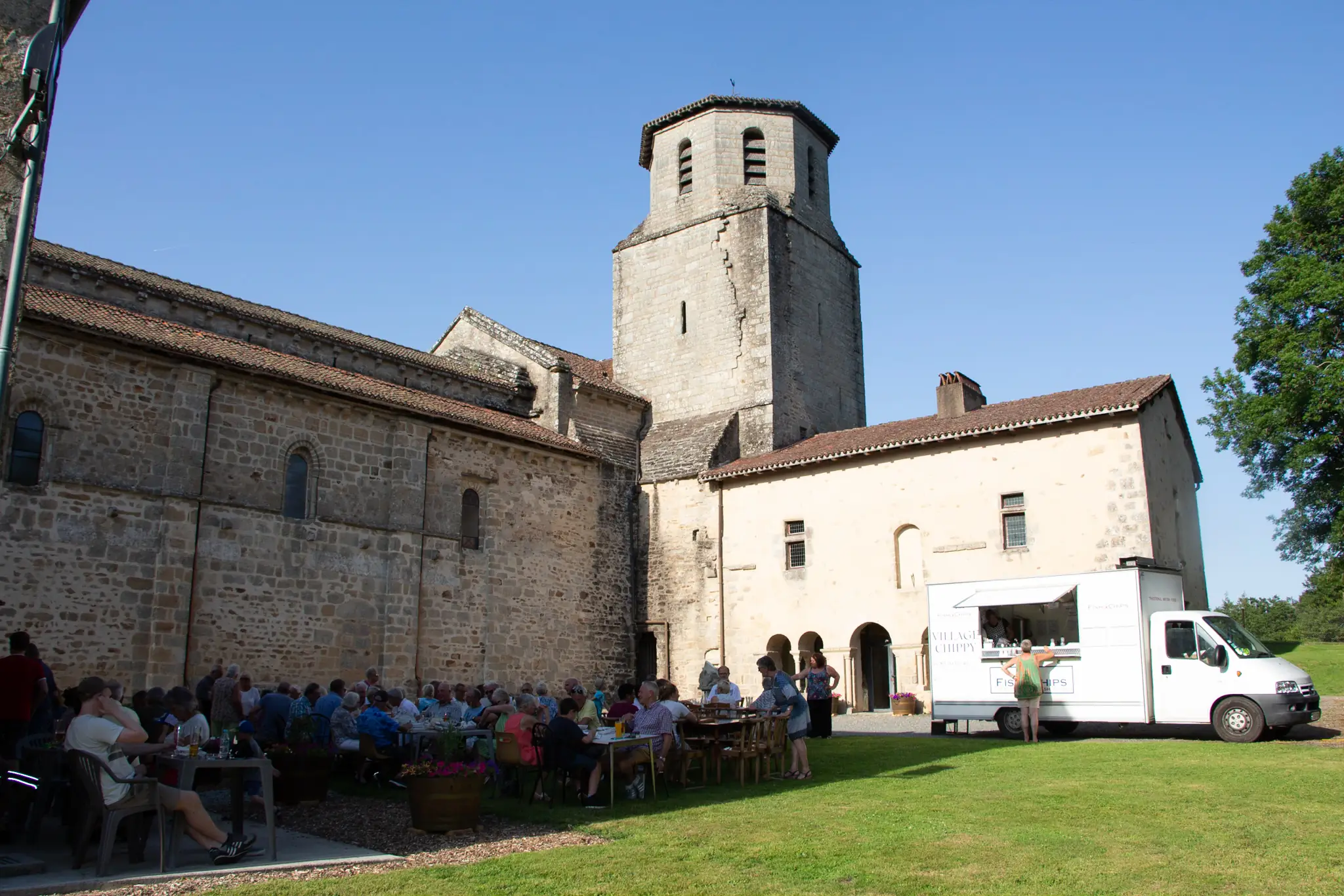 Visiter Les-Salles-Lavauguyon