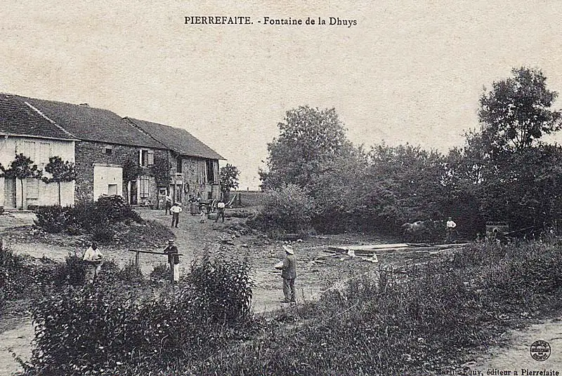 Fontaine de la Dhuys à Pierrefaites