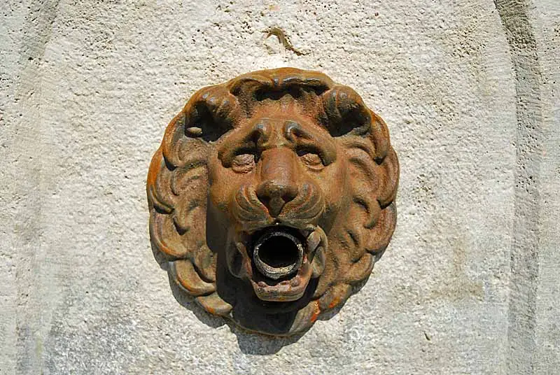 Ancienne fontaine de Poinsenot