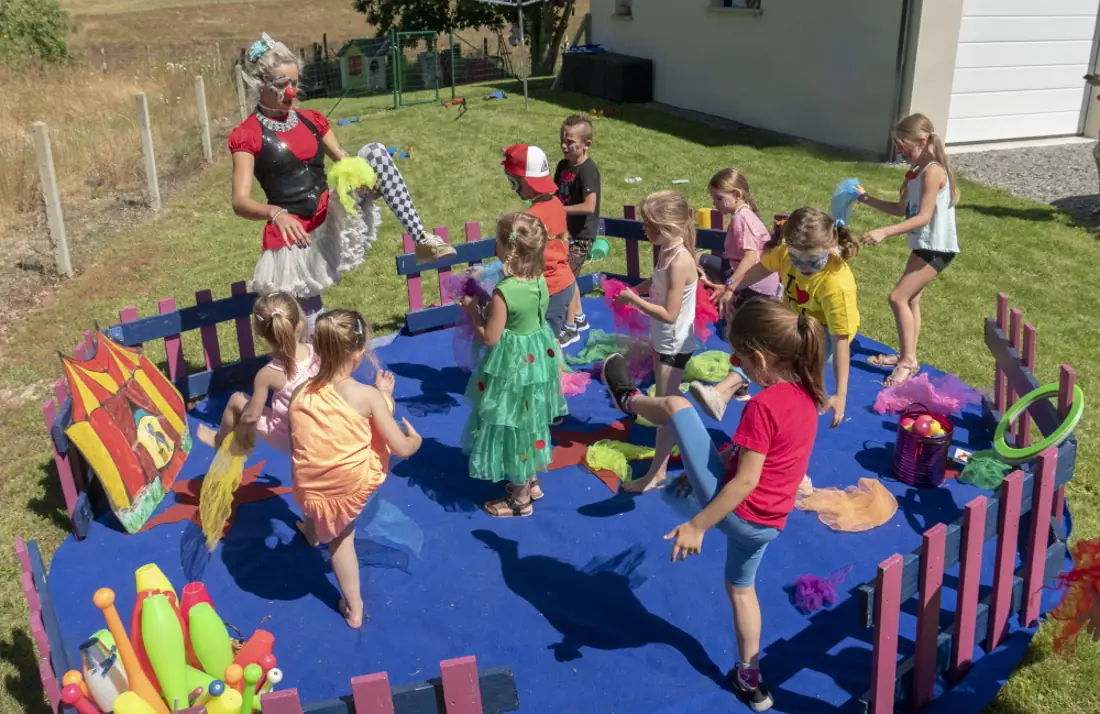 L'été en famille avec Ouest Limousin Tourisme - Atelier maquillage, sculpture de ballon et cirque