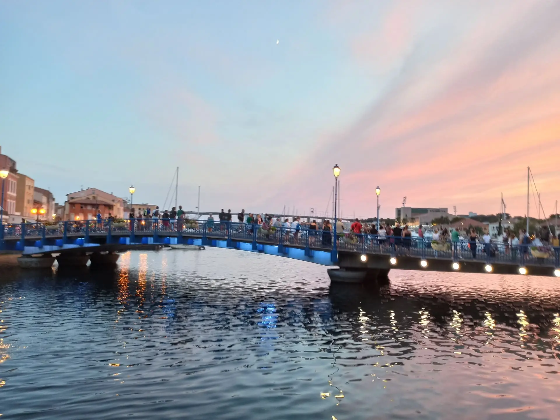 La ronde nocturne des ponts bleus