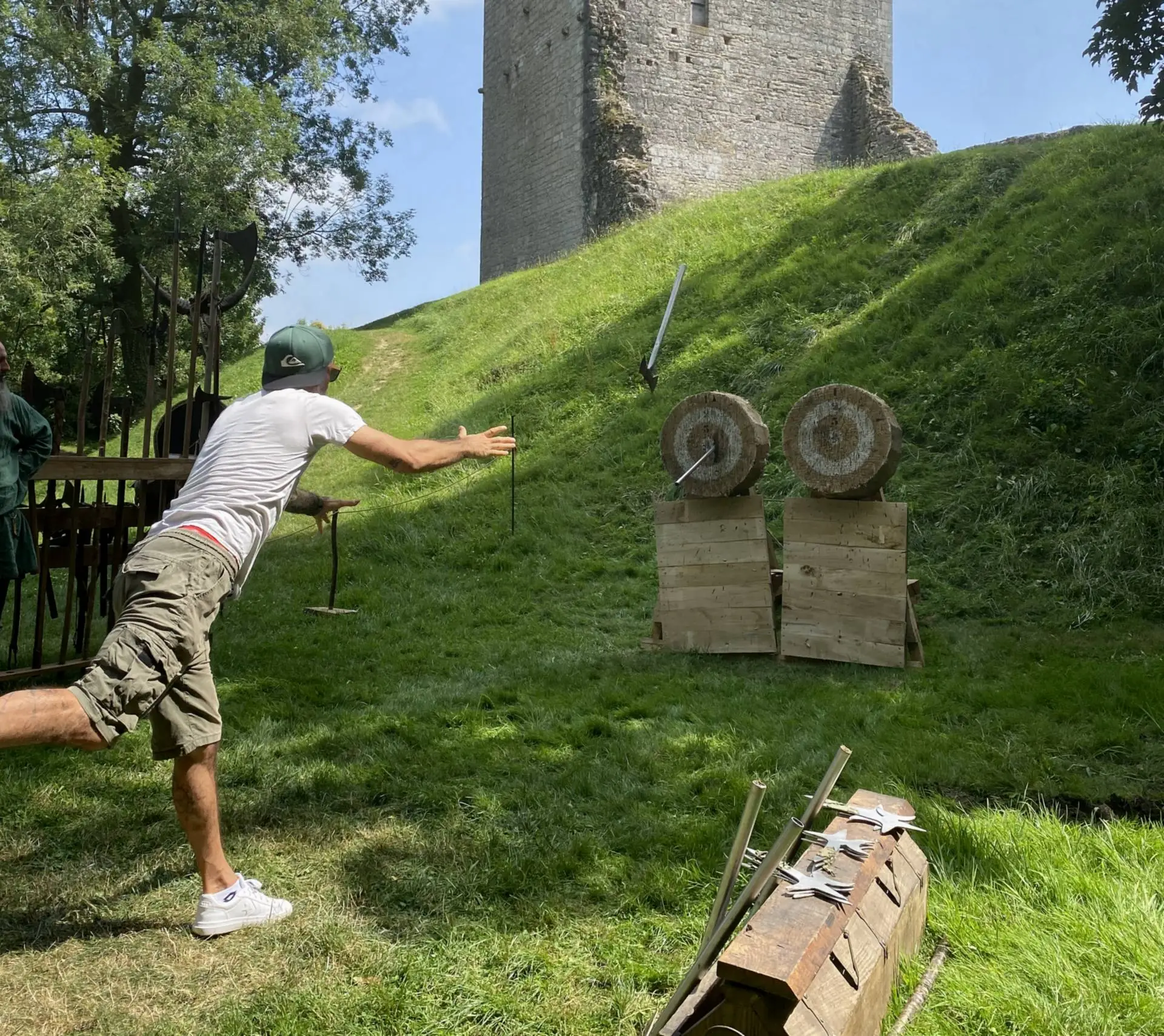 L'été au Château : Campement militaire et lancer de haches