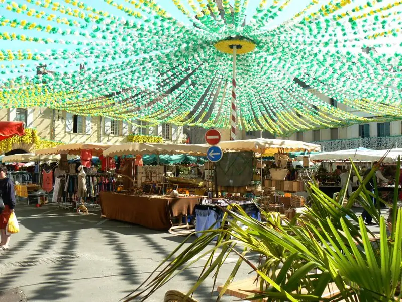 Marché traditionnel le samedi matin