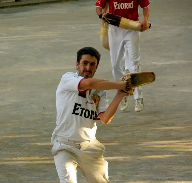 Pelote basque à chistera joko garbi