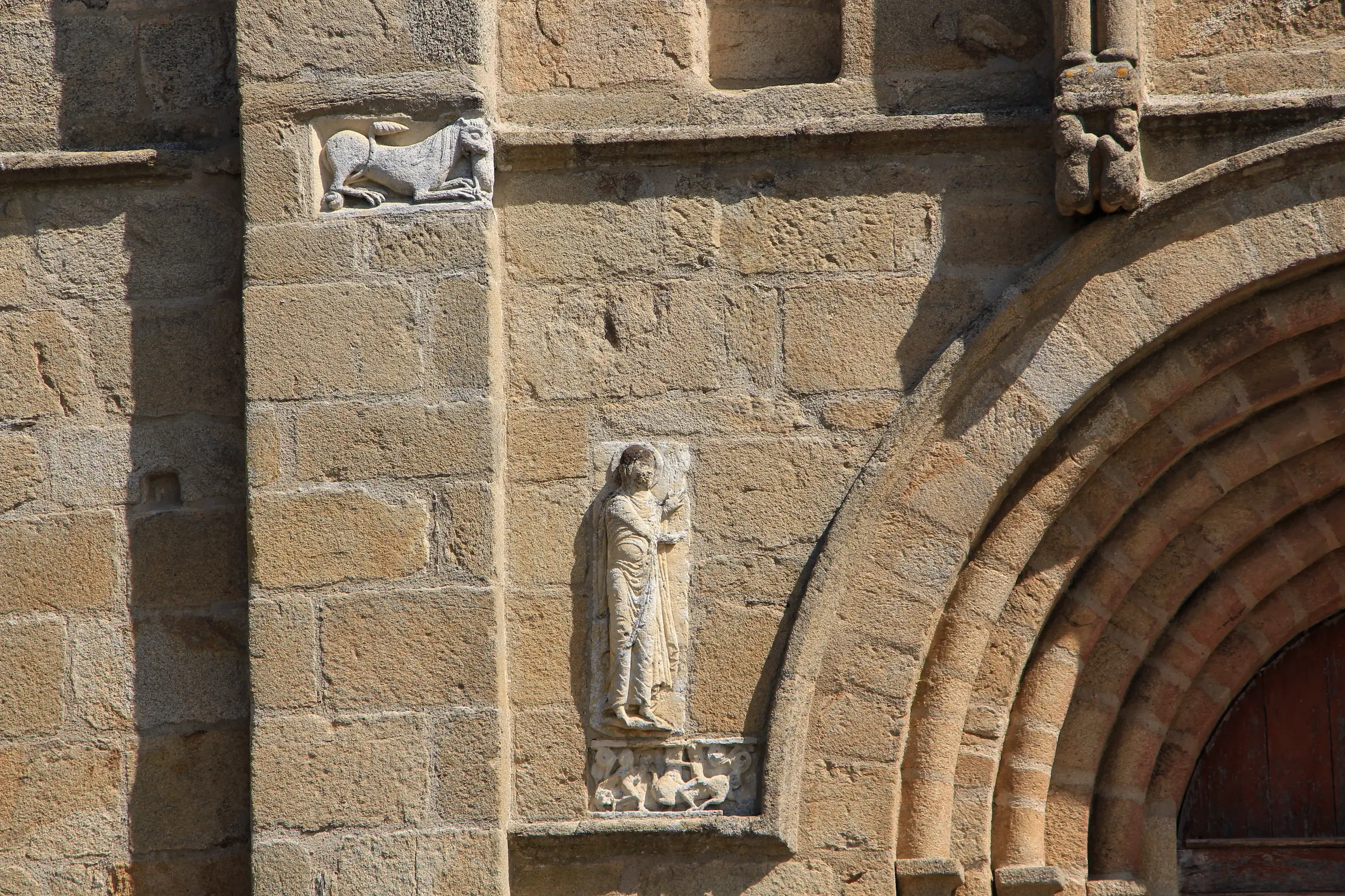Visiter Les-Salles-Lavauguyon