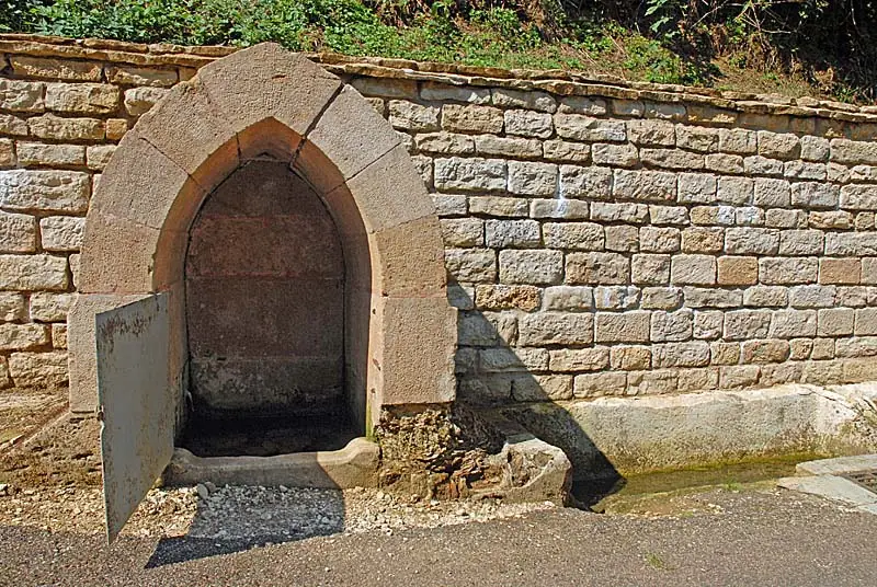 Fontaine de Peigney (1)