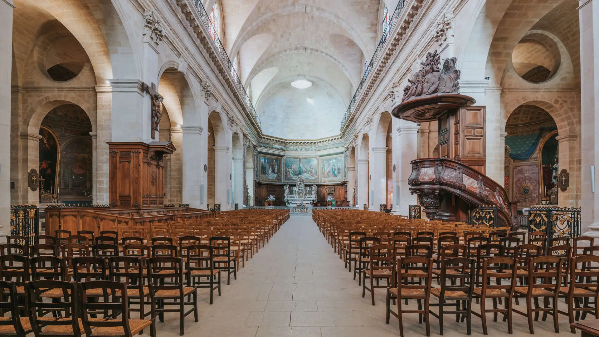 Eglise Notre Dame et Cour Mably