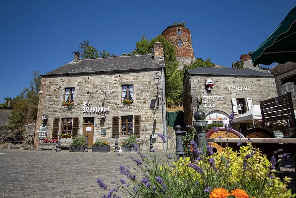 HIERGES, Village Fleuri " 3 Fleurs "