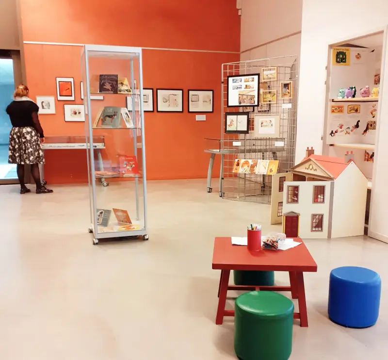 Découverte des archives à la Maison du Père Castor