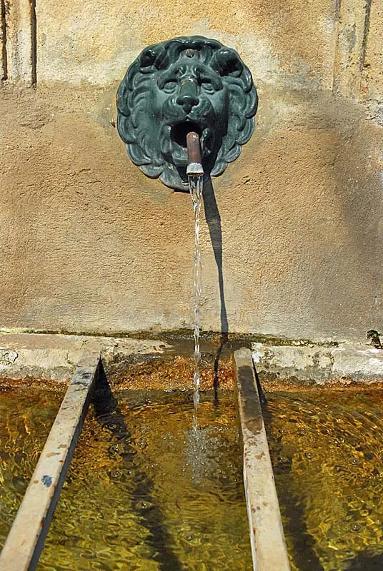 Fontaine de la rue du Four à Chauffourt