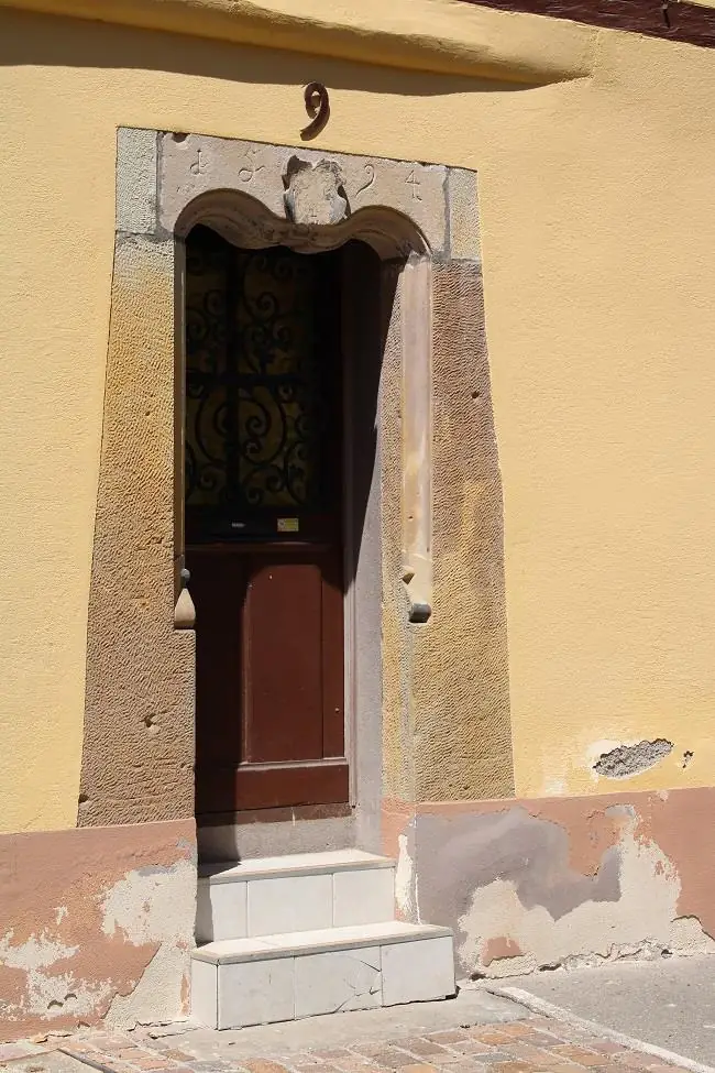 Maison à encorbellement dit la Maison penchée