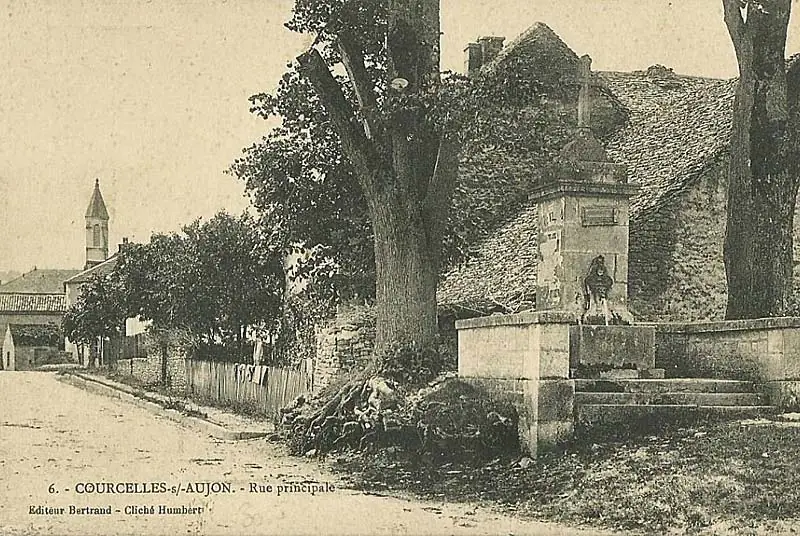 Aancienne fontaine de Courcelles-sur-Aujon