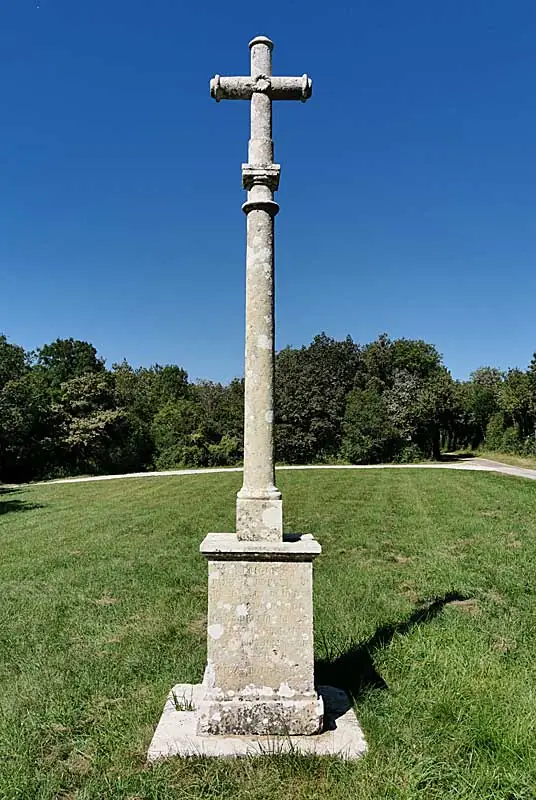 Croix de la montagne à Verseilles-le-Haut