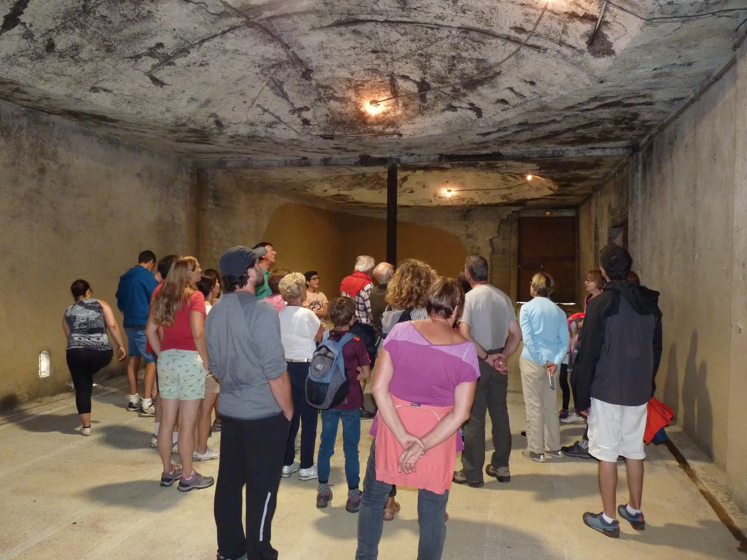 Balade sur le "chemin de la Ligne", visite d'un souterrain et apéritif vigneron au Chai Doléris