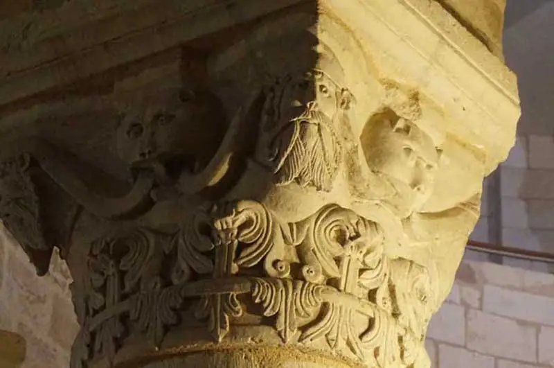 Visite audio de la basilique de  Neuvy-Saint-Sépulchre