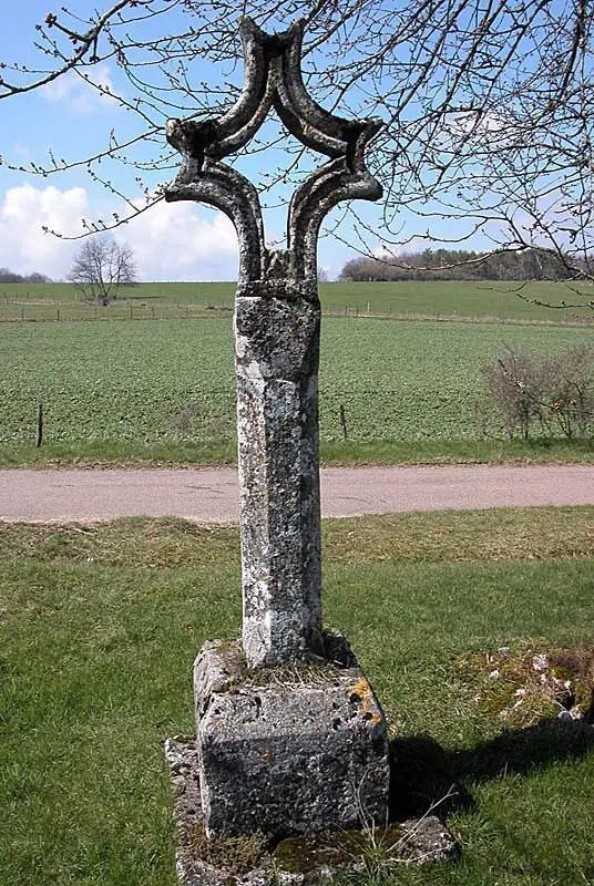 Croix de chemin dite romaine de Perrogney-les-Fontaines