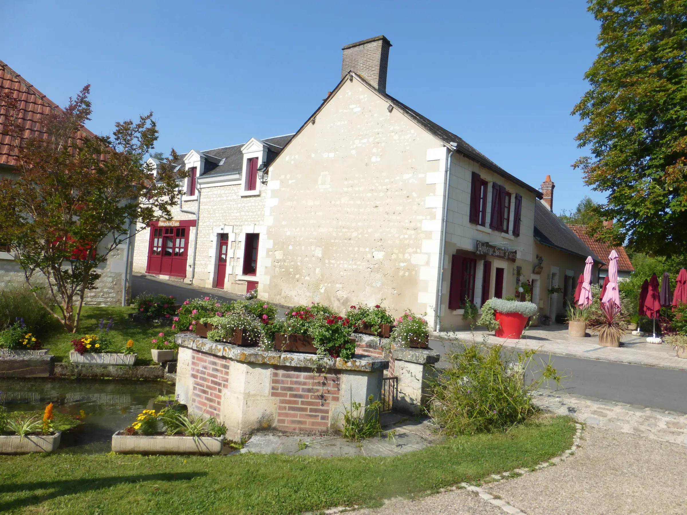 Visite du village fleuri de Veuil