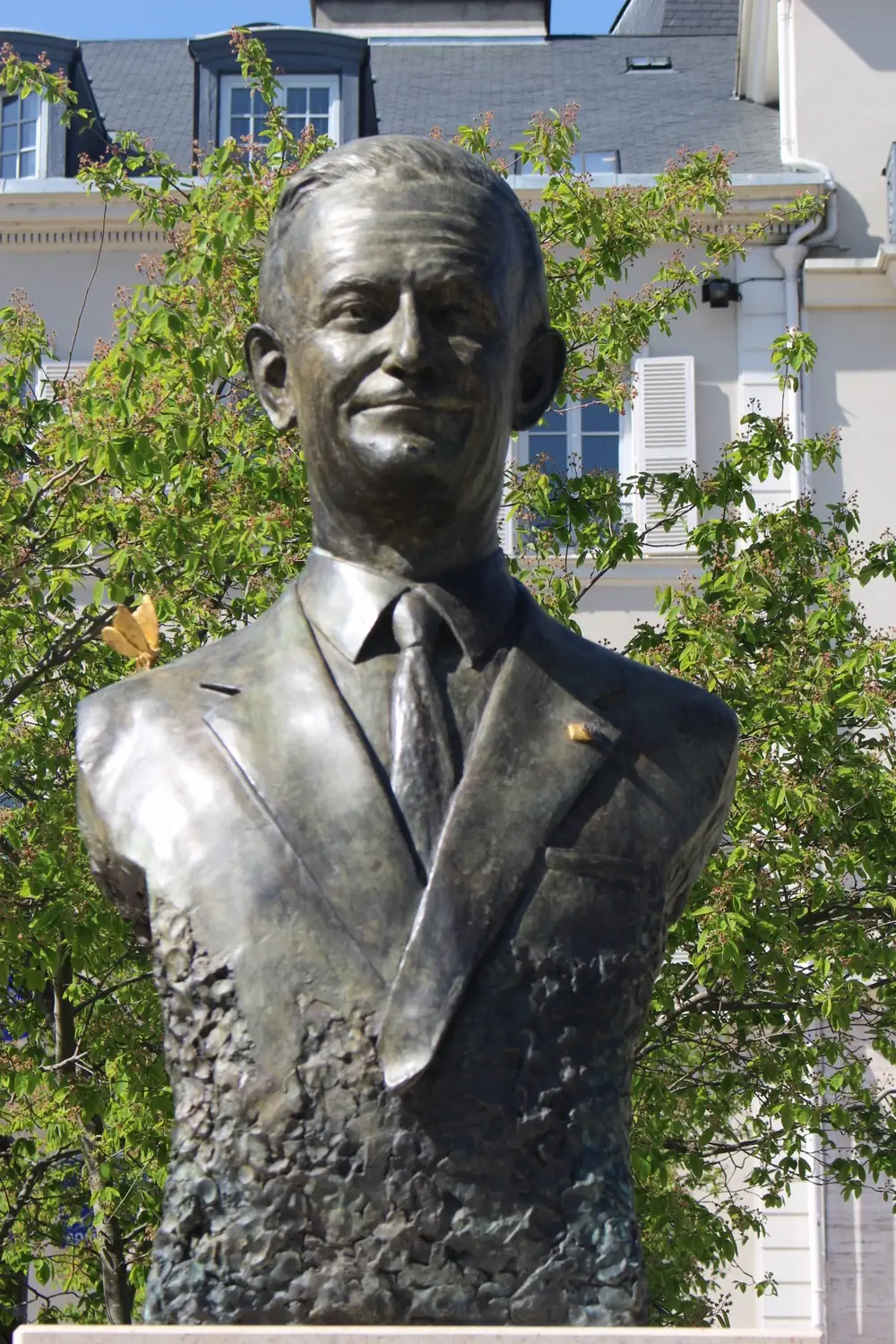 Monument à Robert Galley
