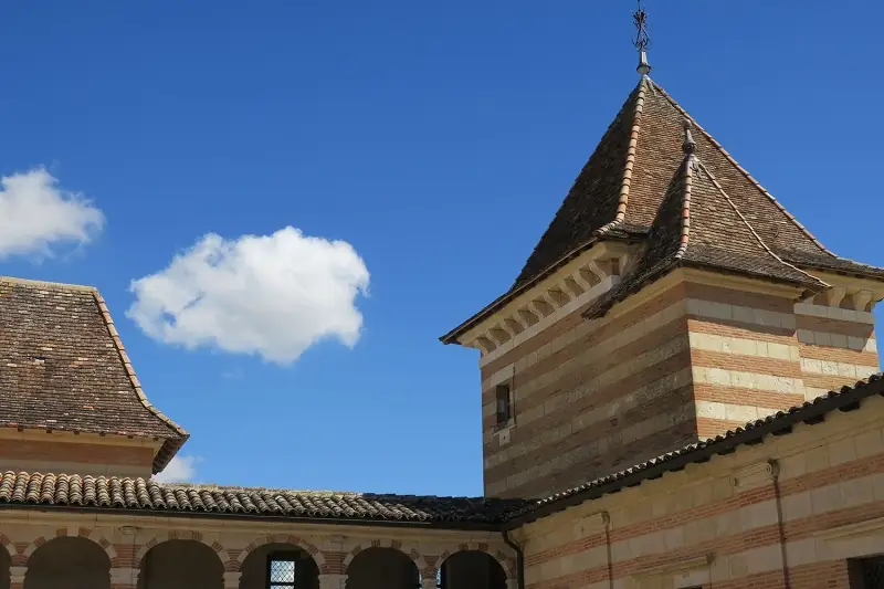 CHÂTEAU DE LARÉOLE