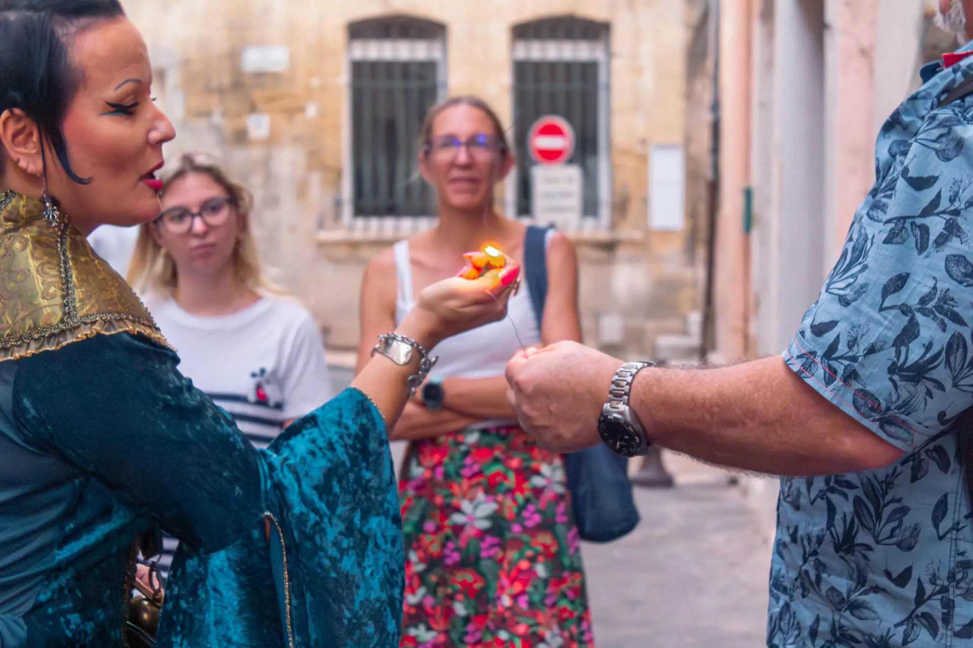 Les étranges visites : Magie dans le centre historique