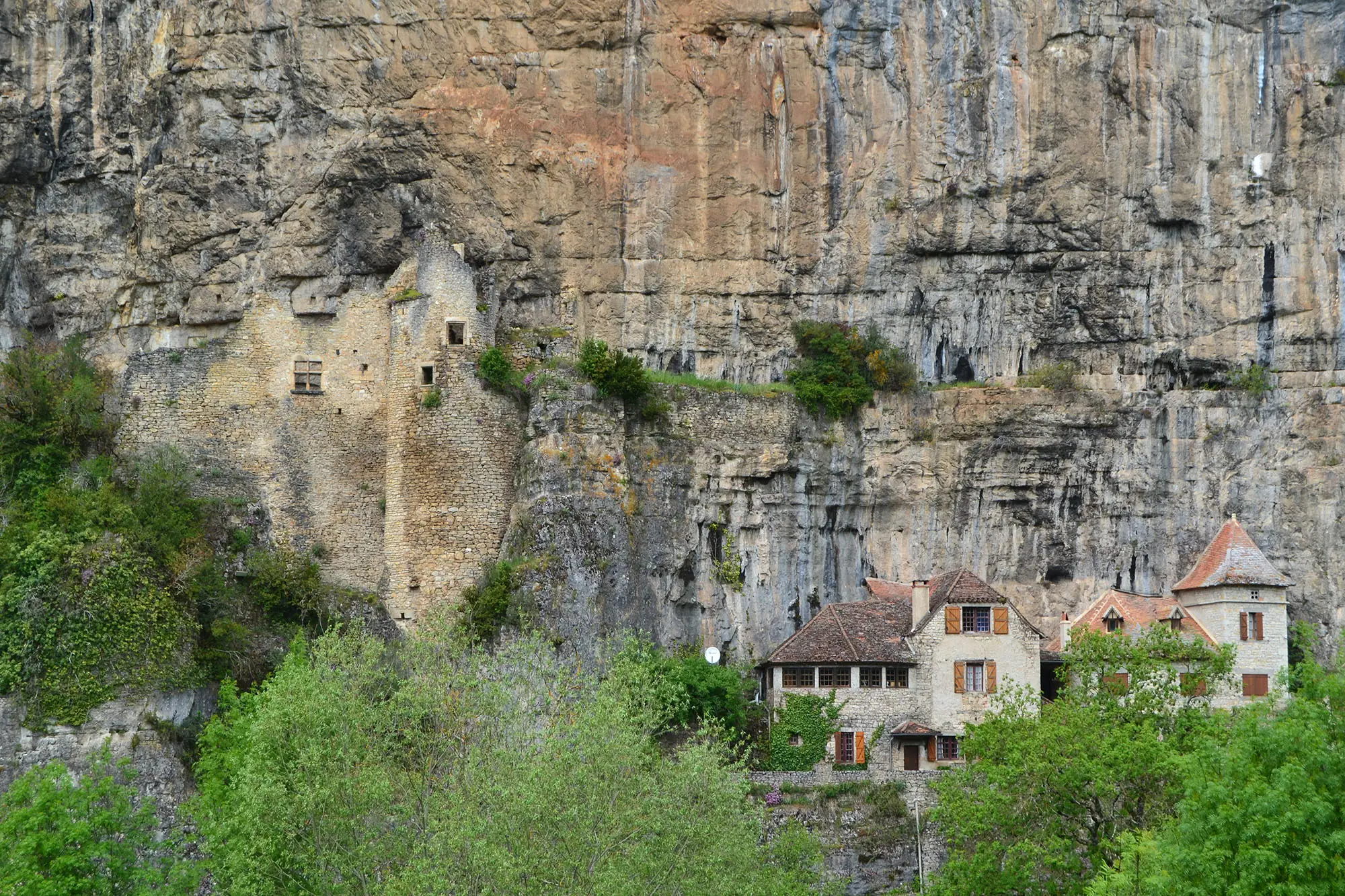 Château des Anglais et maisons troglodytes de Cabrerets