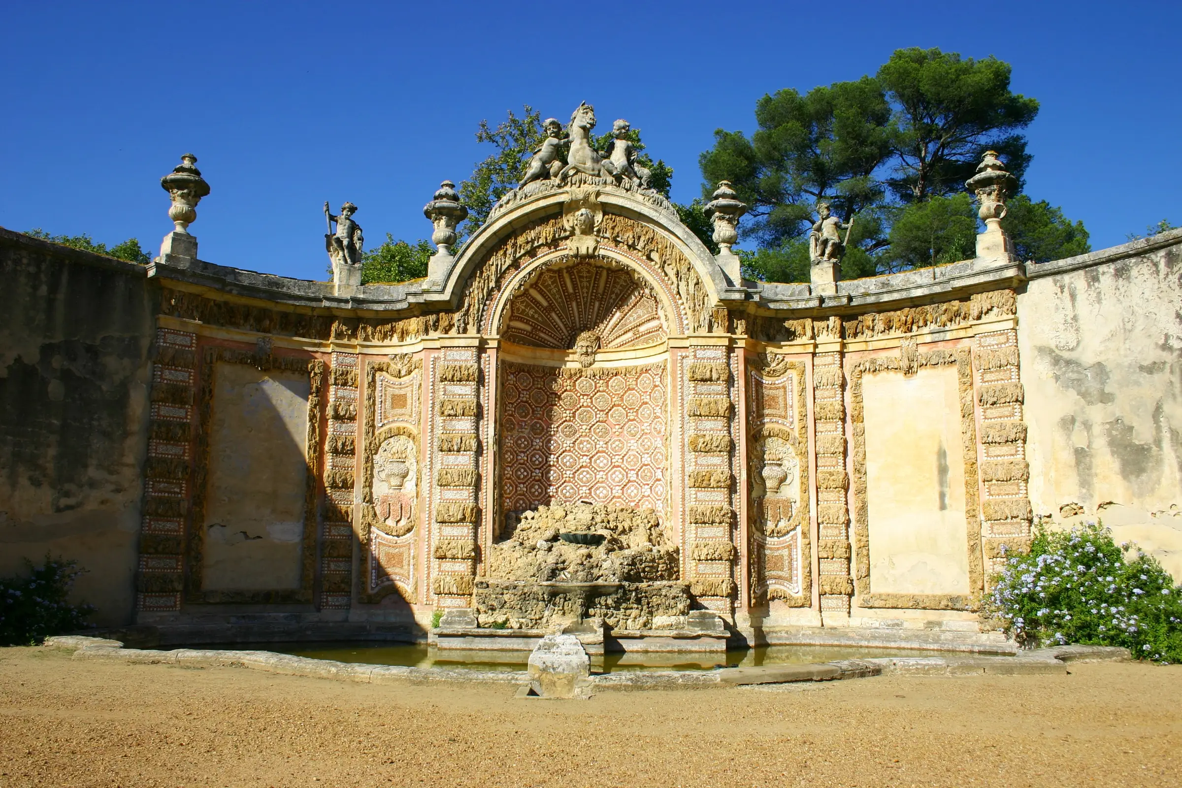 CHATEAU DE LA MOGERE