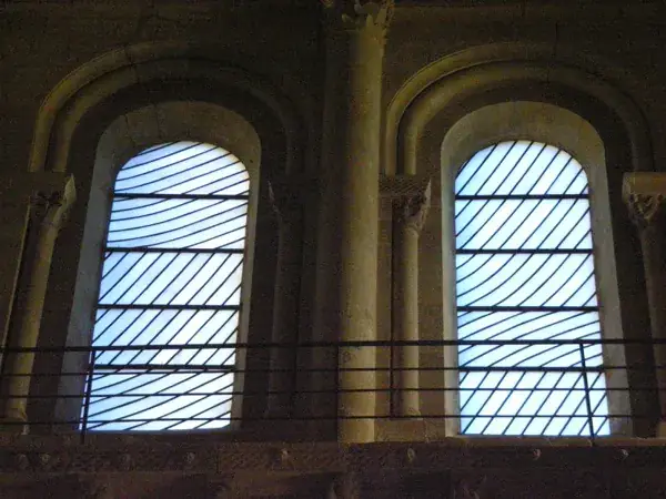 Conques - Visite guidée   Les vitraux de Soulages
