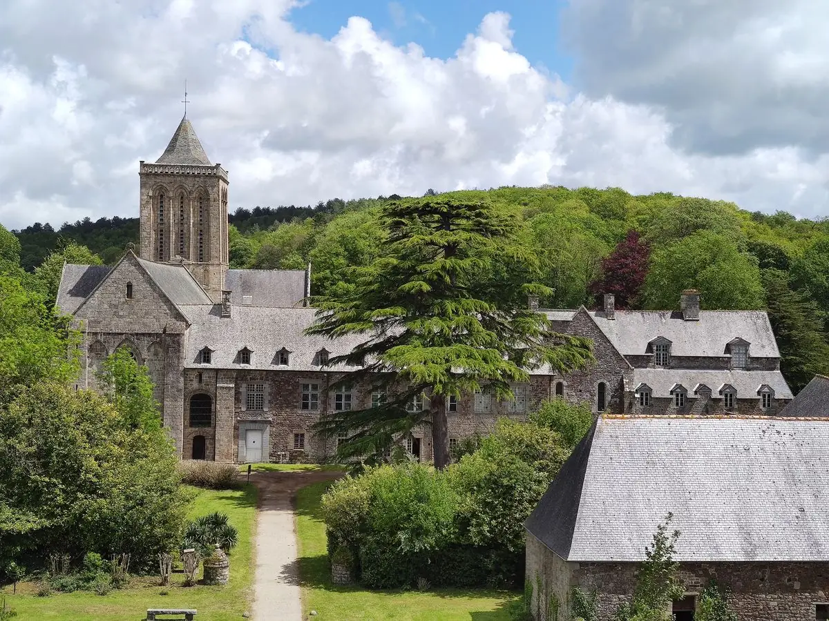 Abbaye Sainte-Trinité de La Lucerne