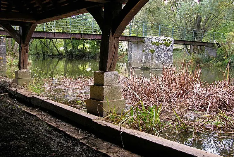 Lavoir au fil de l'eau N°2 à Dommarien
