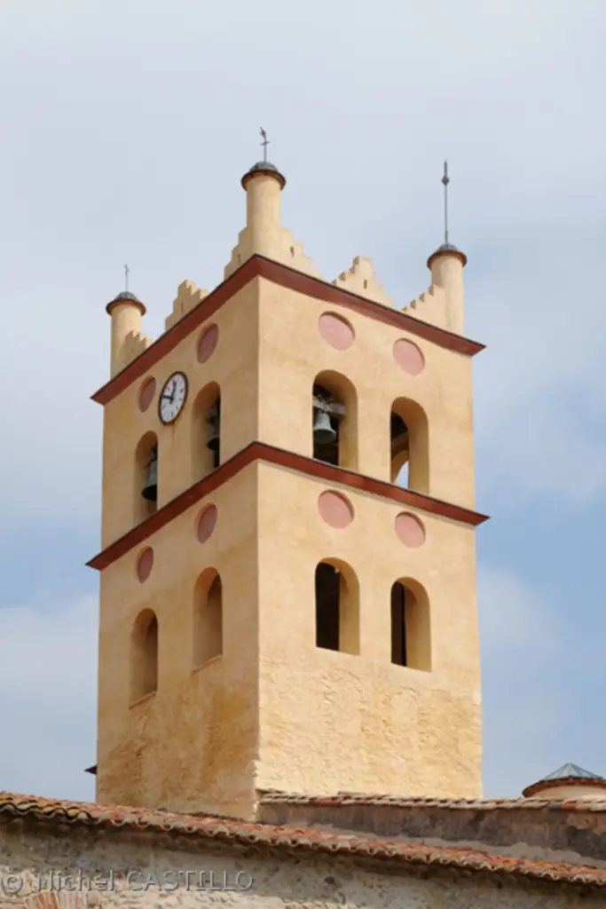 EGLISE ABBATIALE DE SAINT GENIS DES FONTAINES