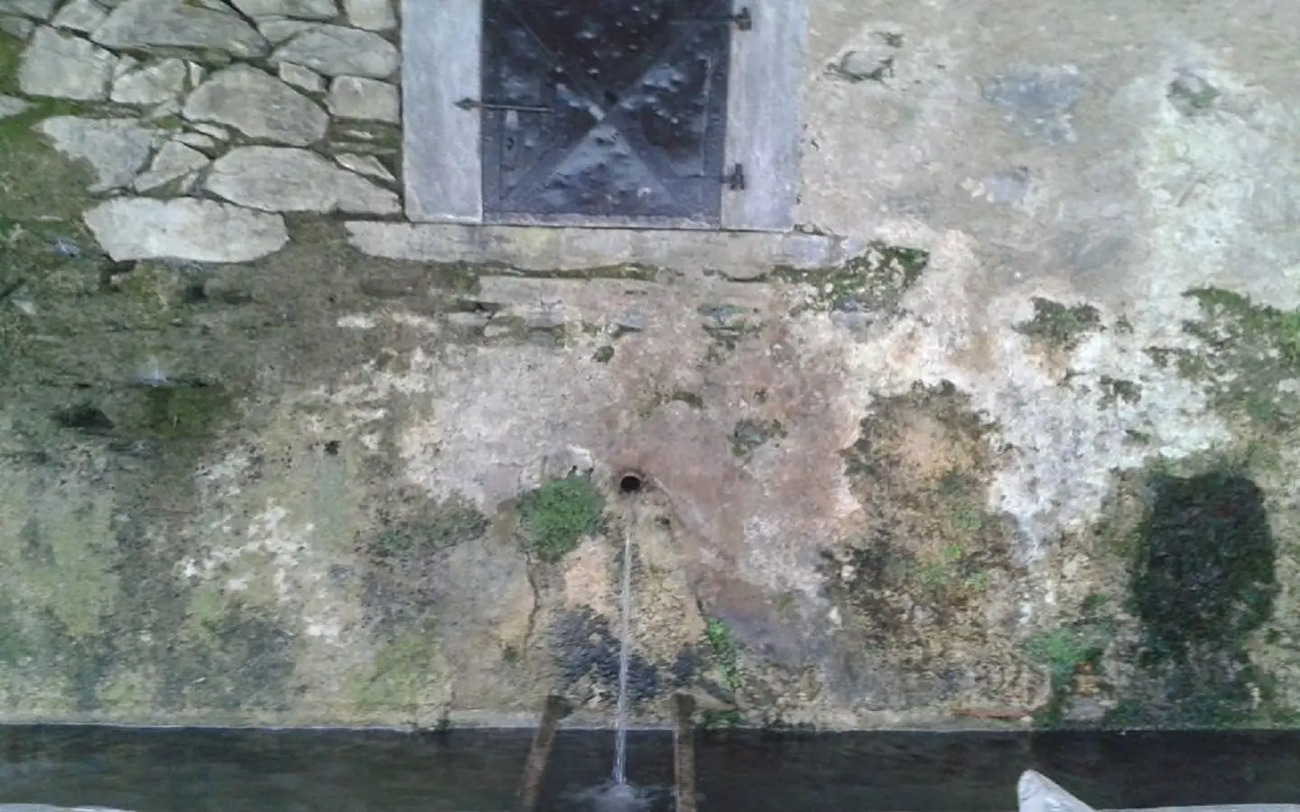 Lavoir du village d'Aas