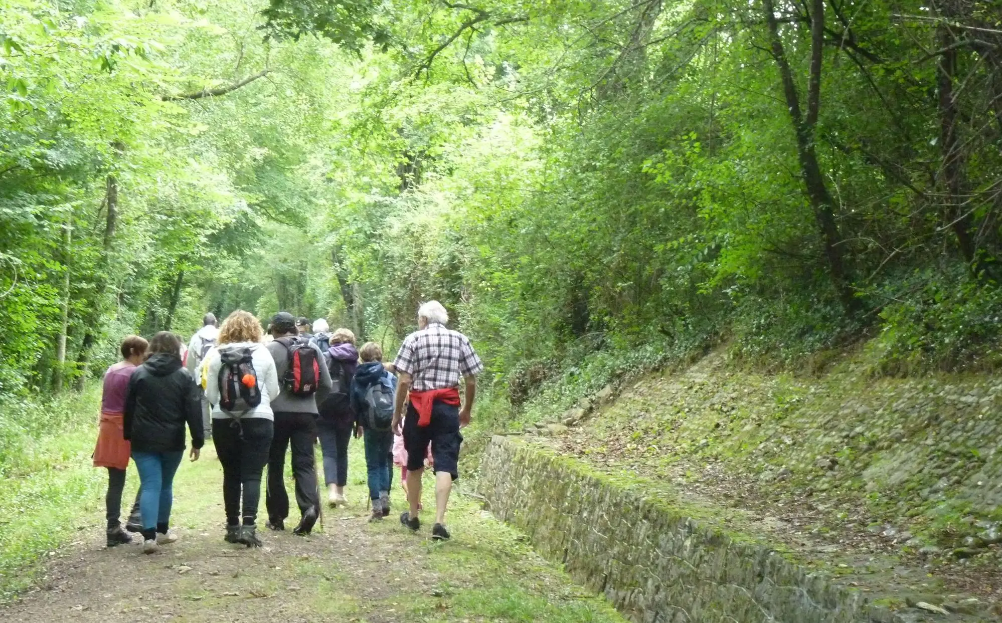 Balade sur le "chemin de la Ligne", visite d'un souterrain et apéritif vigneron au Chai Doléris