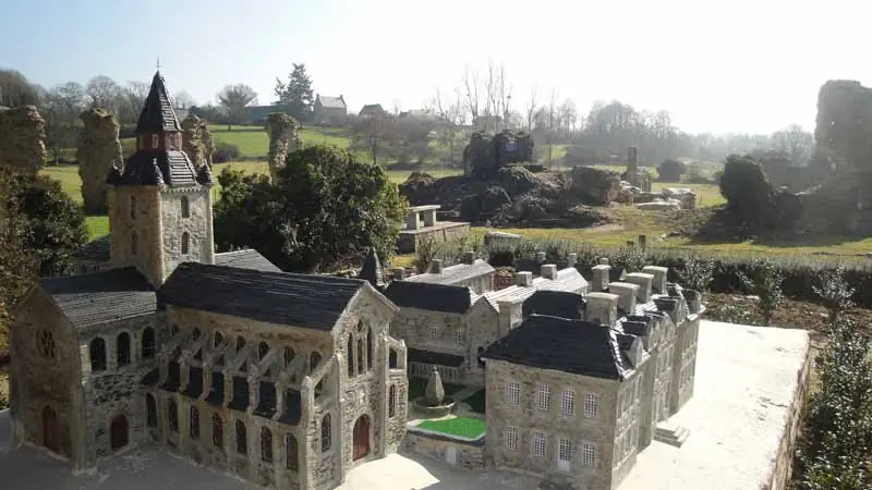 Abbaye de Savigny-le-Vieux