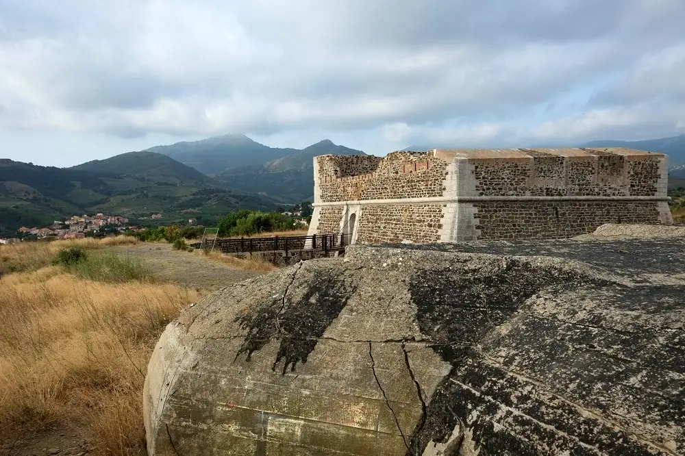 FORT ROND ET FORT CARRE