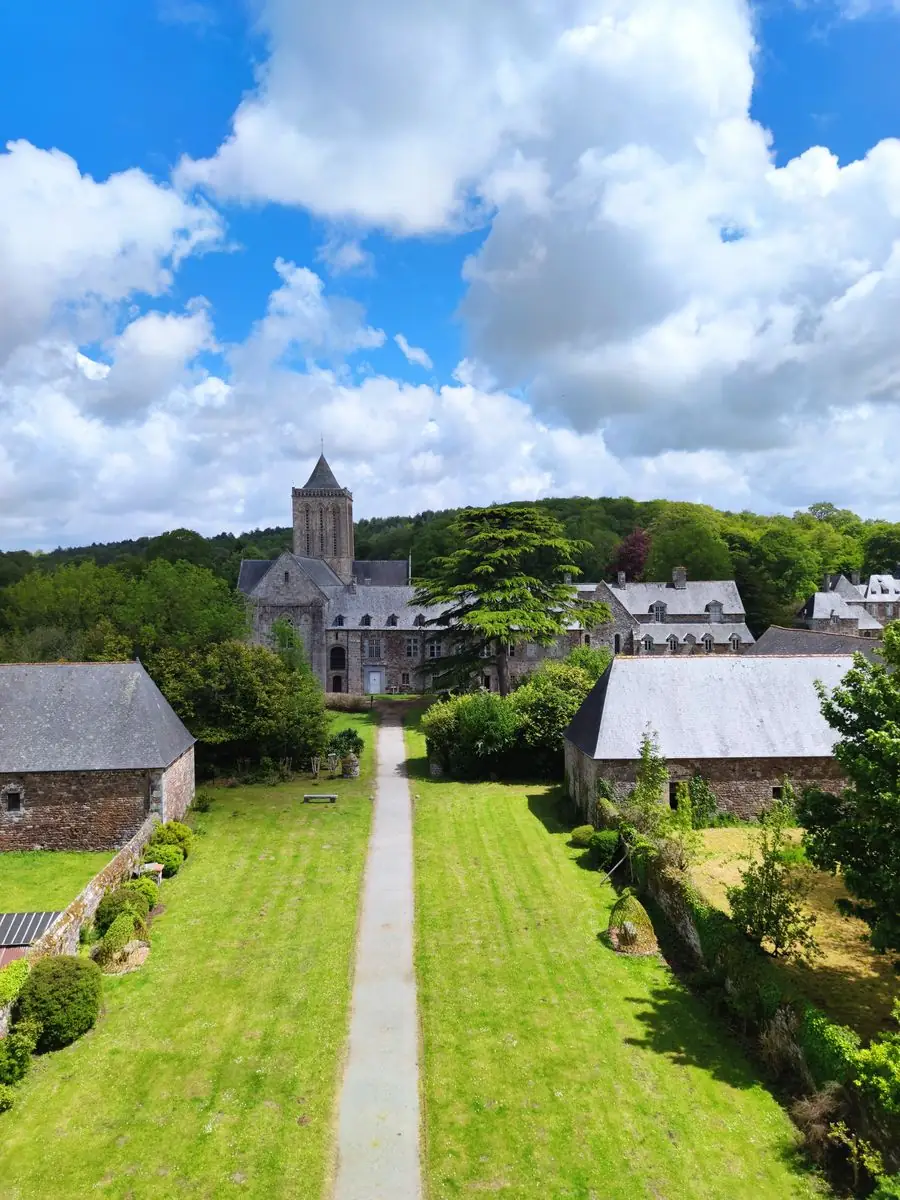Abbaye Sainte-Trinité de La Lucerne