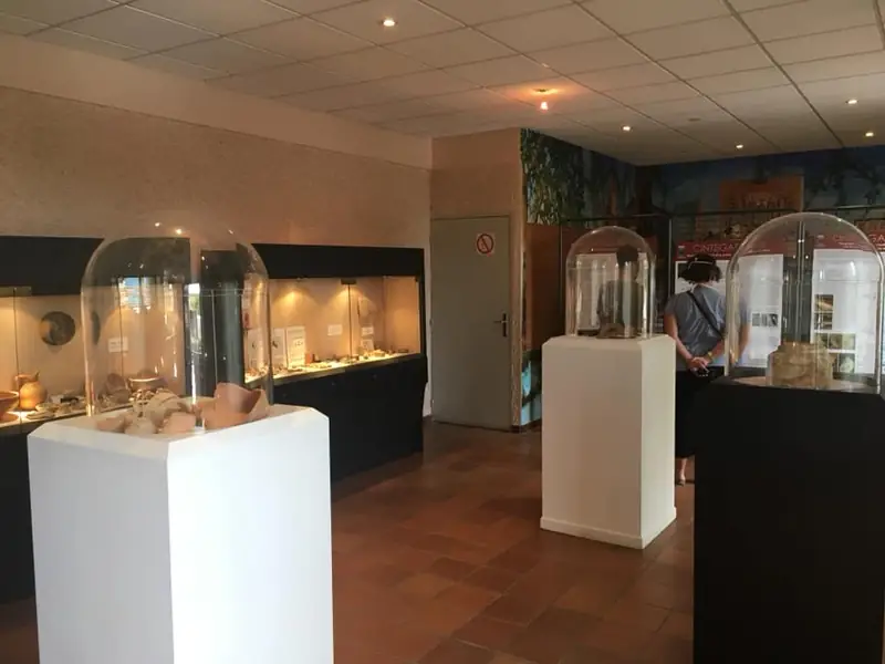 SALLE ARCHEOLOGIQUE A LA MAIRIE