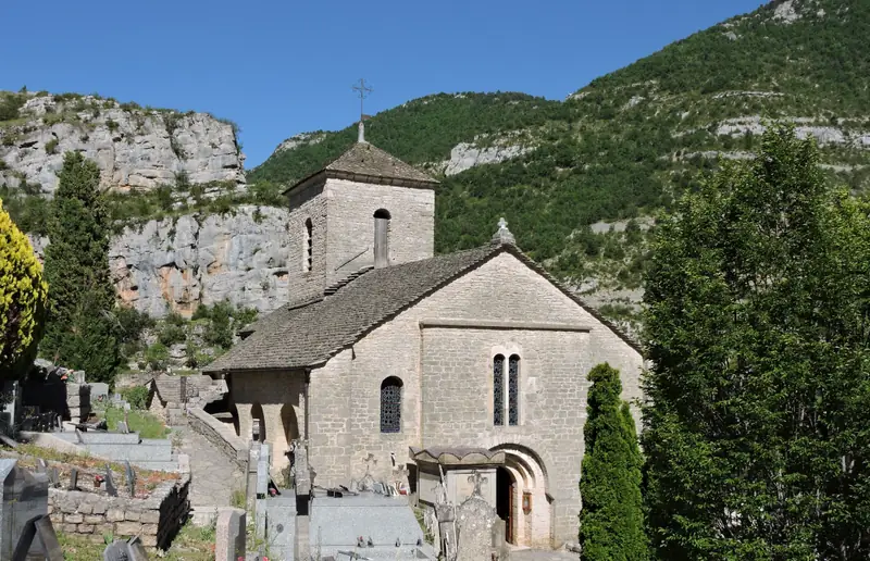 EGLISE ROMANE SAINT-JEAN-BAPTISTE